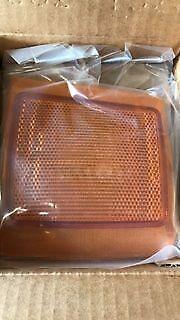 1994-1998 Chevy Truck right upper side reflector lamp GM2551143 **New**.