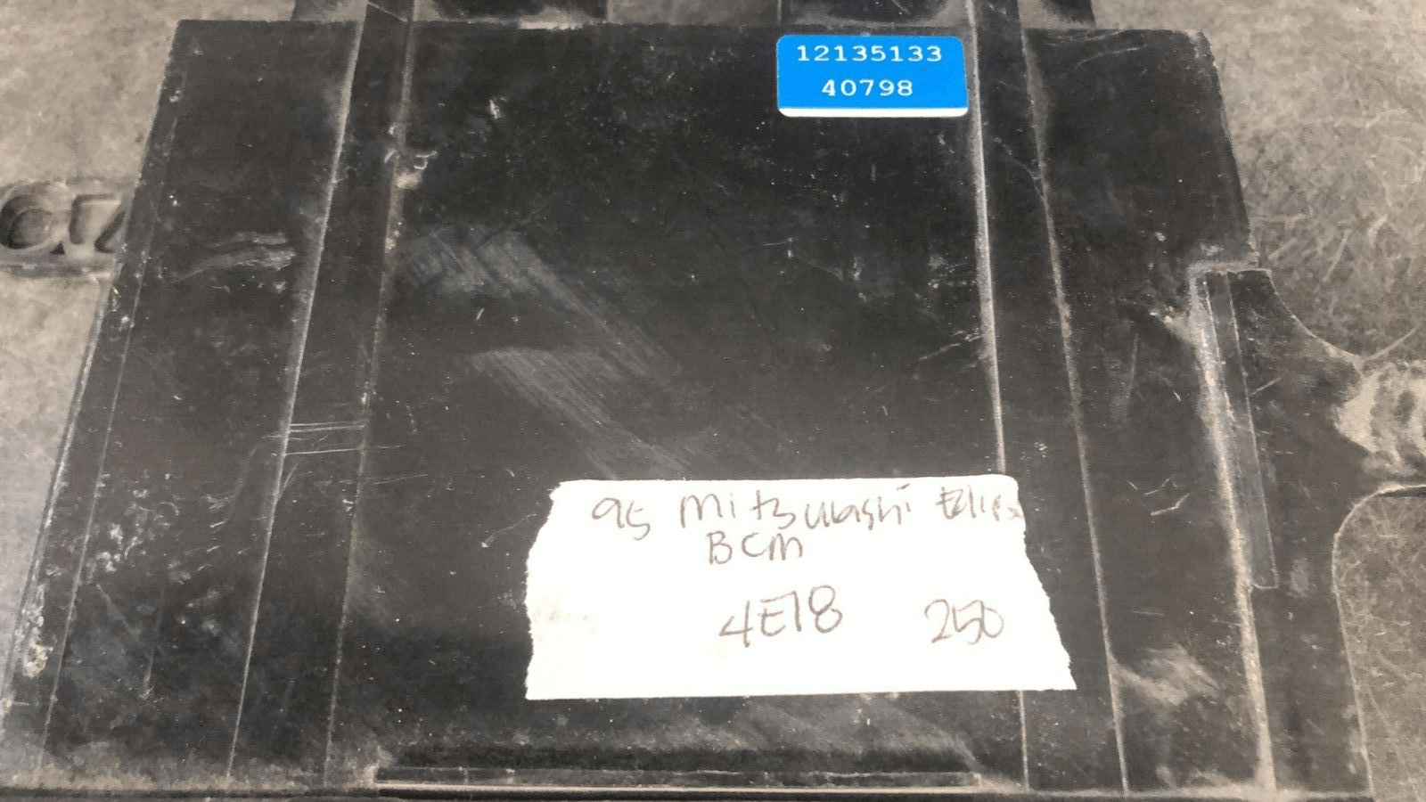 1995 Mitsubishi Eclipse Body control module computer 12135133.